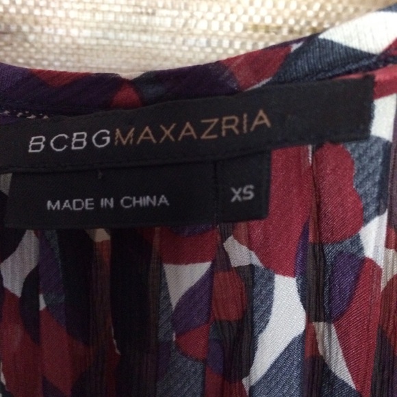 BCBGMAXAZRIA Soft Shapes S/S Blouse - Picture 4 of 8